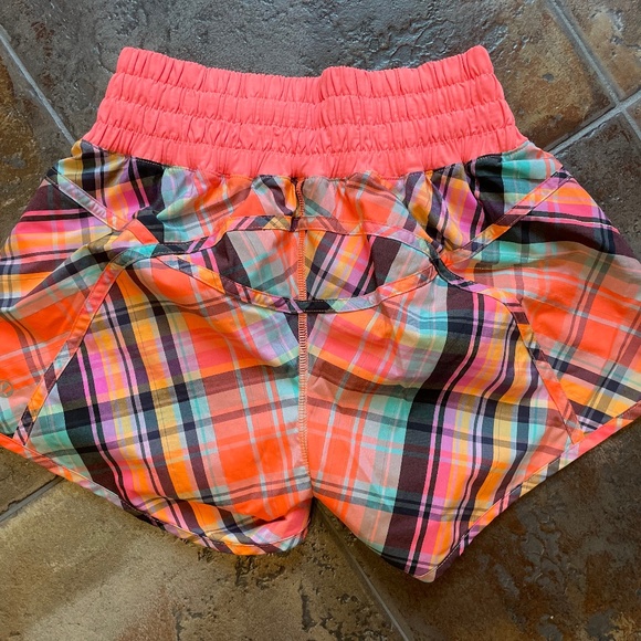 LULULEMON SPEED RUNNING SHORT RAD PLAID SZ 6 EUC - Picture 1 of 2